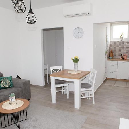 Apartman Lucija 卡尔洛瓦茨 外观 照片